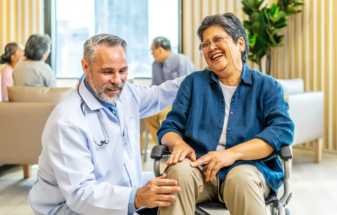Smiling healthcare professional with elderly patient—symbolizing renewed mobility and hope through stem cell therapy in Mesquite